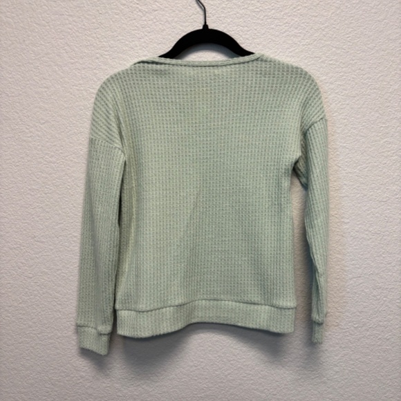 NWT Chill Collective Girls Notch Detail Waffle Top in Green - Picture 2 of 6
